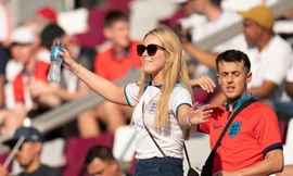 Ngắm dàn mỹ nữ cổ vũ ĐT Anh tại World Cup 2022