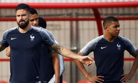 Olivier Giroud và Kylian Mbappe đang có xích mích.