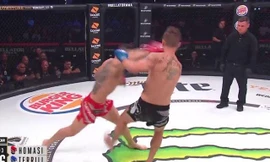 Sabah Homasi ra đòn hạ gục đối thủ.