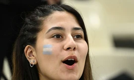 Cận cảnh dàn mỹ nữ xinh đẹp 'tiếp lửa' cho ĐT Argentina đánh bại Croatia