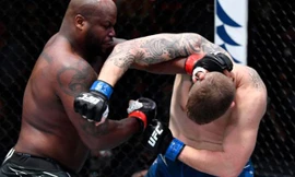 Derrick Lewis hạ knock-out Chris Daukaus.