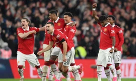 Thắng nghẹt thở trước Brighton, MU san bằng kỷ lục của Arsenal