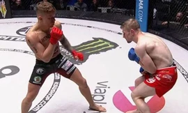 Patryk Kaczmarczyk đấm gục Pascal Hintzen.