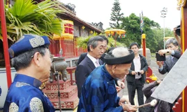 Bàn giao bộ bác chung, đặc khánh