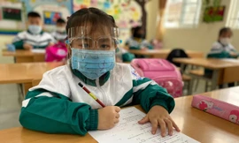 Đưa học sinh trở lại trường học trực tiếp sau Tết là một yêu cầu.