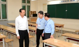 Thi tốt nghiệp THPT: Thu điện thoại của giám thị, giám sát chặt thí sinh trong phòng thi