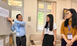 Hơn 100.000 thí sinh Hà Nội làm thủ tục thi lớp 10, Giám đốc Sở GD&ĐT đi thị sát