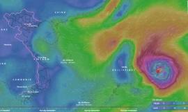 Siêu bão Surigae đang hoành hành trên vùng biển phía Đông miền Trung Philippines.