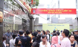 Dự kiến cho các trường tăng số lượng lớp: Hà Nội thoát cảnh chật vật tìm chỗ học?