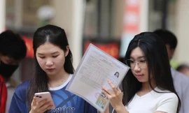 SAT 1500, IELTS 8.5 cũng lắc đầu với đề thi tốt nghiệp tiếng Anh