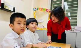 ảnh: Bao giờ học sinh được quay lại trường học là câu hỏi nhiều phụ huynh quan tâm. 