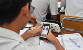 Chiếc điện thoại quên rút, tan vỡ cả kỳ thi