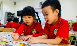 1 giáo viên Hải Phòng mắc COVID-19, học sinh được thông bảo khẩn nghỉ học trong đêm.