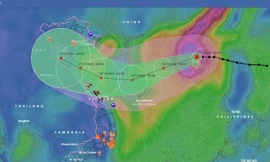 Bão số 6 tăng tốc, diễn biến khó lường