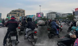 Đề xuất người dân Hà Nội phải bốc thăm để mua xe xăng