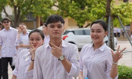 Sáng nay thí sinh dự thi các môn, kết thúc kỳ thi theo chương trình GDPT mới. (ảnh: Hoài Nam)