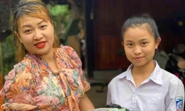 Dung trả lại số tiền, vàng cho người đánh rơi. 