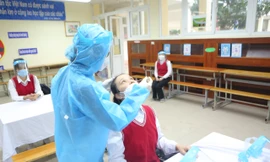 Phụ huynh băn khoăn, con chưa tiêm sẽ không đi học liệu có ổn?