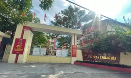 Trường xây dựng chuẩn Quốc gia, hàng trăm học sinh bất ngờ bị 'đẩy' khỏi trường?