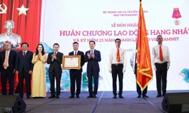Báo VietNamNet đón nhận Huân chương Lao động hạng Nhất