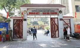 Hà Nội công bố điện thoại nóng hỗ trợ phụ huynh đăng ký xét tuyển 'nguyện vọng tràn'