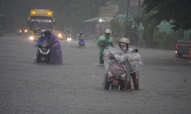 Lần đầu tiên trong lịch sử: Cảnh báo rủi ro thiên tai cấp 4 tại Huế - Đà Nẵng vì mưa lớn