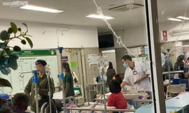 Hà Nội: 41 học sinh nhập viện sau bữa ăn trưa khi đi dã ngoại