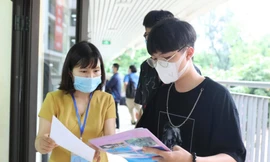 Mưa điểm 10 và điểm 9,75 môn Giáo dục công dân.