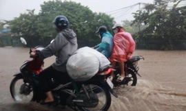 Nhiều vùng trên cả nước đón mưa to, có nơi rất to