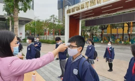 Trường học sẽ phân luồng, đo nhiệt độ khi đón học sinh trở lại. 