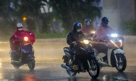 Hoàn lưu vùng áp thấp suy yếu từ bão số 6 kết hợp với đới gió đông gây mưa lớn cho các tỉnh Bắc Trung Bộ và Bắc Bộ. 