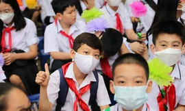 Phụ huynh choáng váng vì phụ phí nhiều hơn học phí