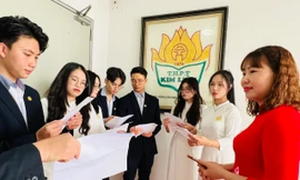 Trường THPT Kim Liên kết nạp 7 Đảng viên là học sinh