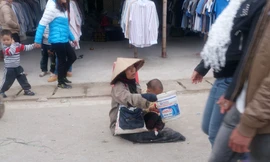 Phủ Dầy đầy ăn xin