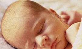 Trẻ sơ sinh dễ tử vong khi ngủ chung với bố mẹ