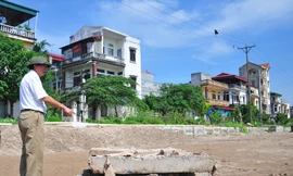 10 giờ lặn tìm thi thể cháu bé một tuổi