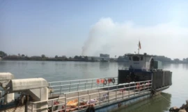 Chiếc phà xảy ra tai nạn trên sông​