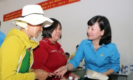 Bình Dương thưởng Tết cao nhất 400 triệu đồng mỗi người