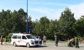 Người đàn ông chết bất thường cạnh chiếc xe máy giữa đường