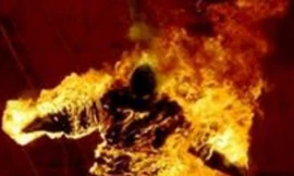 Tưới xăng tự thiêu, chồng chết vợ nguy kịch