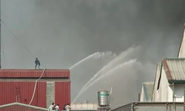 Cháy lớn tại công ty sản xuất giày ở Bình Dương