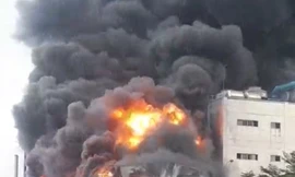 Công ty ở Bình Dương chìm trong khói lửa, nhiều công nhân bị mắc kẹt