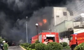 Hiện trường vụ cháy công ty ở Bình Dương: Lửa khói cuồn cuộn cao hàng chục mét