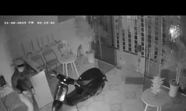 Trộm đột nhập công ty khoắng tài sản, dùng điện thoại nạn nhân để lừa đảo