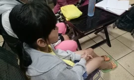 Bé H. cho rằng có 4 thanh niên thực hiện hành vi hiếp dâm 