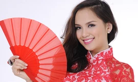 Diễm Hương đẹp lộng lẫy với áo dài ren