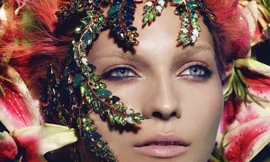 Siêu mẫu 9X lấp lánh với Swarovski