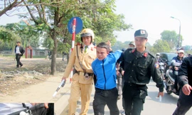 Đối tượng Nguyễn Nhất Linh và coong đập đá giấu trong quần chip