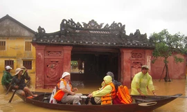 Tây chạy lụt ở Hội An