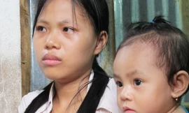 Chị Trần Mỹ Duyên sinh con hơn 14 tháng, vẫn chờ tiền thai sản Ảnh: Tiến Hưng